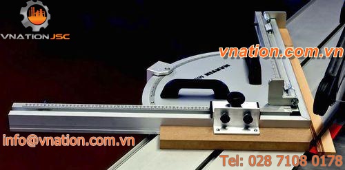 miter saw / wood