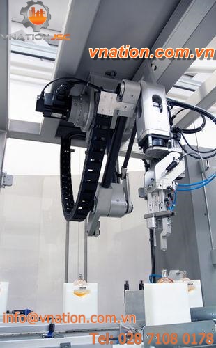 pick-and-place robotic cell / for glass bottles