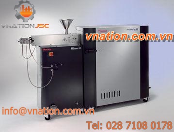 single-screw extruder / laboratory