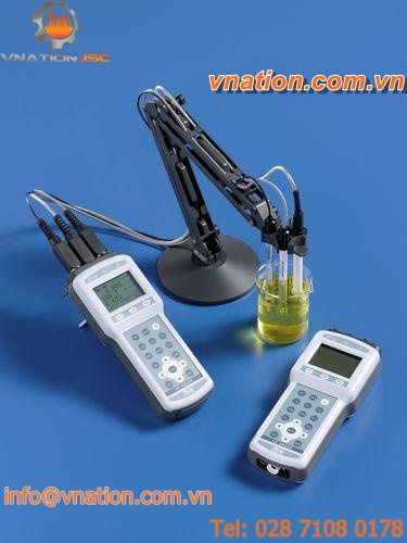 water analyzer / temperature / portable / multi-parameter