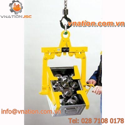vertical lifting clamp / for crates
