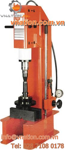 hydraulic press / workshop