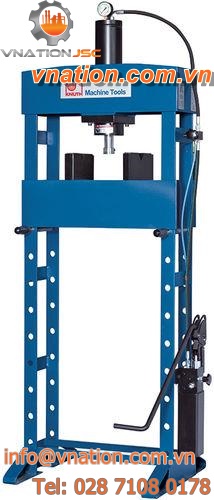 hydraulic press / straightening