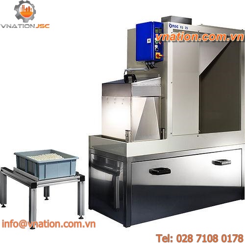 separating machine for workpieces and process media