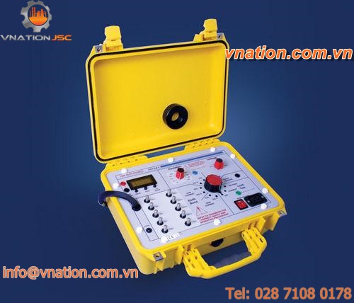 multifunction calibrator / for electrical measuring instruments / portable / precision
