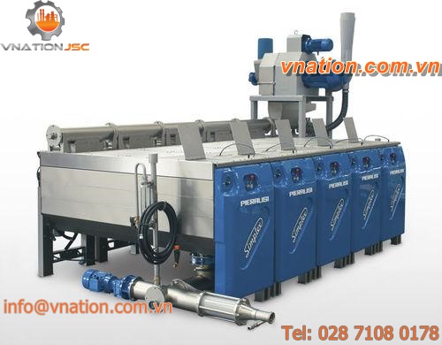 kneading container