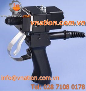 fluid dispensing valve