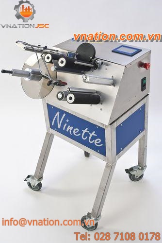 side labeler / rotary / for self-adhesive labels / for cylindrical products