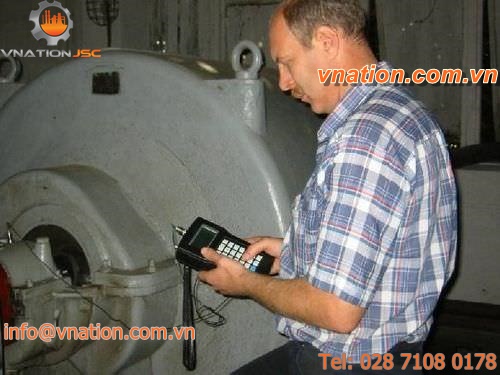 portable vibration analyzer / for rotating machine balancing