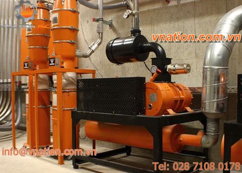piston vacuum pump / lubricated / single-stage / industrial