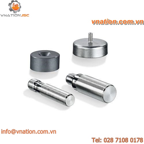 magnetic proximity sensor / cylindrical M12 / IP69K / metal