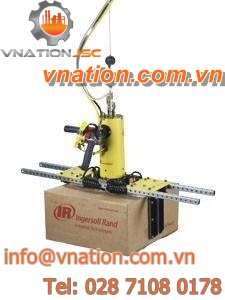 multiple manipulator / for handling boxes / with box-handling grip / positioning