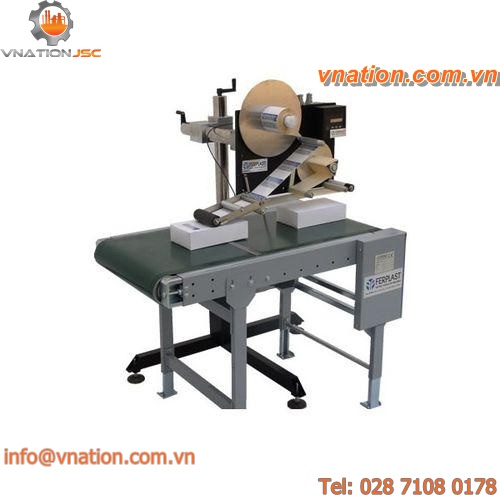 linear labelling machine / for self-adhesive labels / cardboard box / high-speed