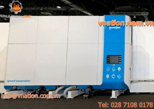 automatic assembly machine / for industrial applications