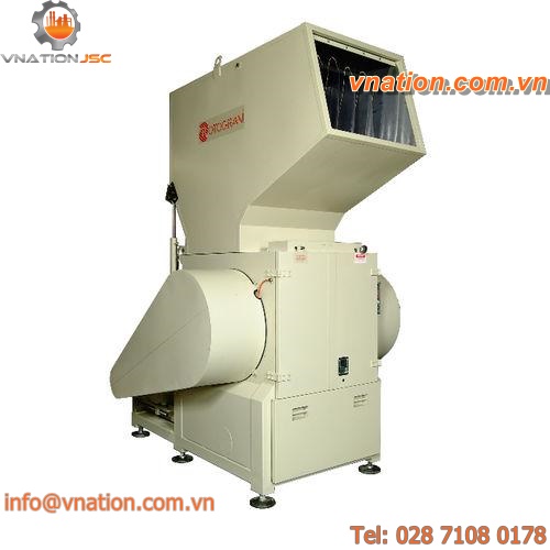 blade plastic granulator / heavy-duty / for plastics recycling