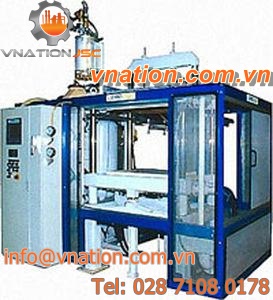 particle foam molding machine