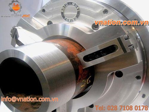 pneumatic power chuck / self-centering