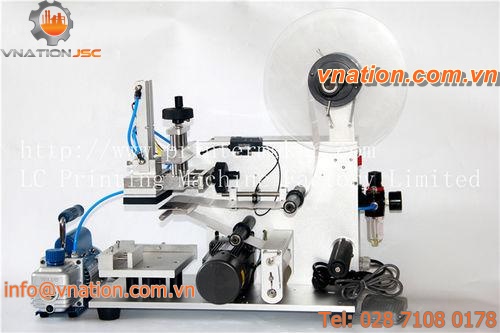 side labeler / horizontal / for flat products / for pharmaceutical industry