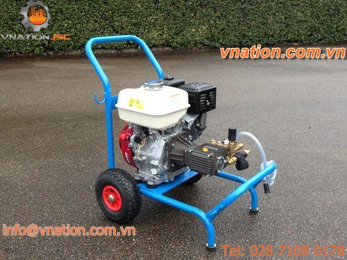 cleaner with combustion engine / mobile / high-pressure