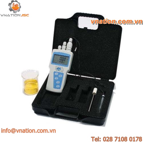 portable conductivity meter / with automatic temperature compensation / laboratory