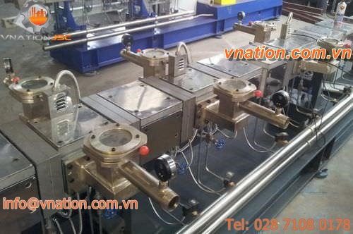counter-rotating twin-screw extruder