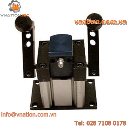 pneumatic clamp / with double arm