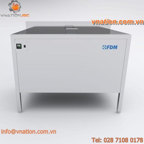 heated thermostatic bath / digital display / for heat treatment / laboratory