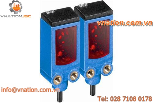 photoelectric sensor with background suppression / rectangular / infrared / high-performance