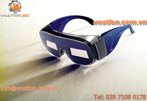 safety glasses with side shields / plastic